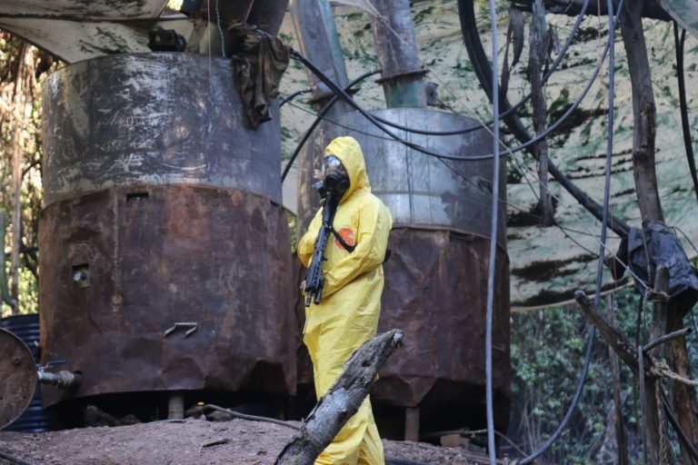 Aseguran 3 laboratorios clandestinos en Sinaloa