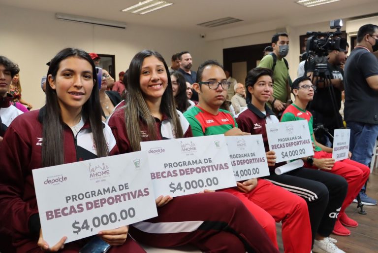 Otorga Ahome por vez primera becas a medallistas nacionales