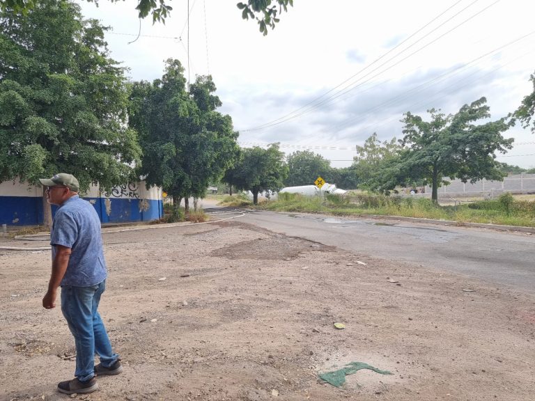 Vuelca pipa con gas LP en Juntas del Humaya