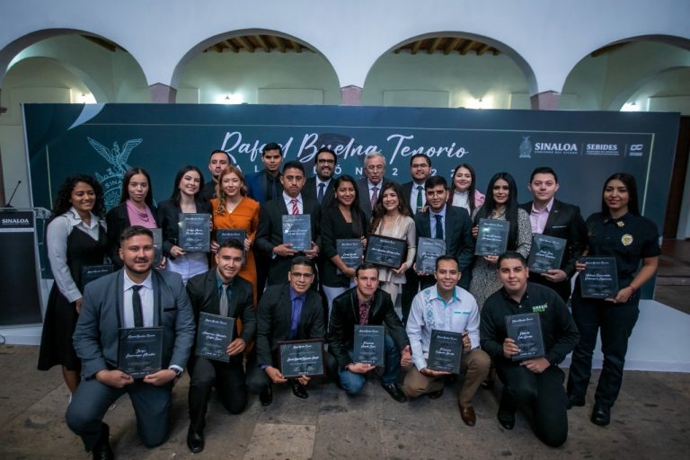 Reciben 19 jóvenes destacados el galardón Buelna Tenorio