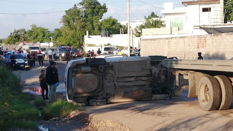 Vuelca auto y fallece su conductor en la Loma de Rodriguera