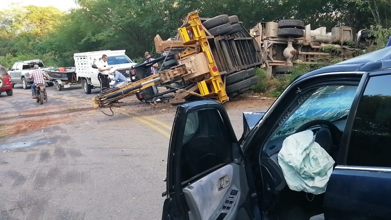 Deja dos heridos choque en Sanalona