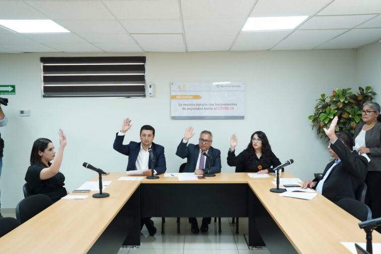 Elige comisión a Édgar González como alcalde sustituto de Mazatlán