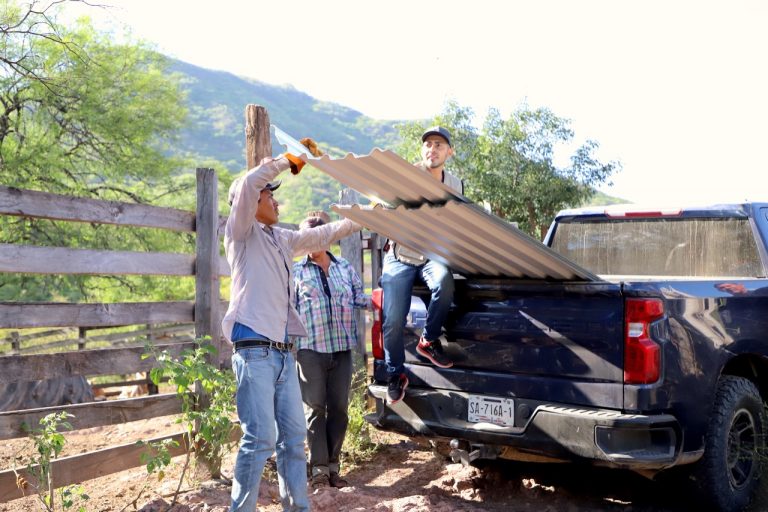 Inicia gobierno entrega de lámina a familias en 7 municipios