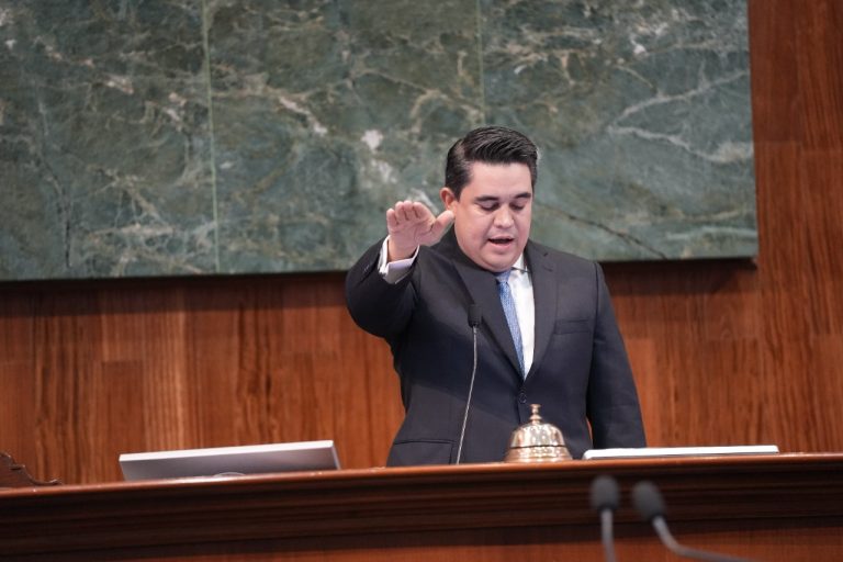 ‘Entrega’ Morena al PRI mesa directiva del Congreso