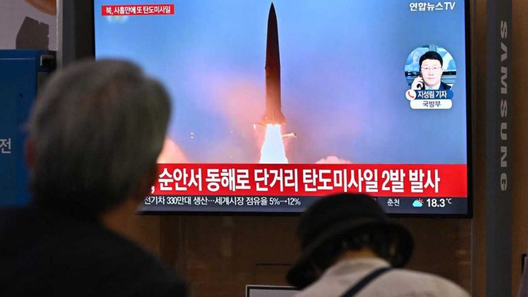 Norcorea lanza misil balístico que vuela por encima de Japón