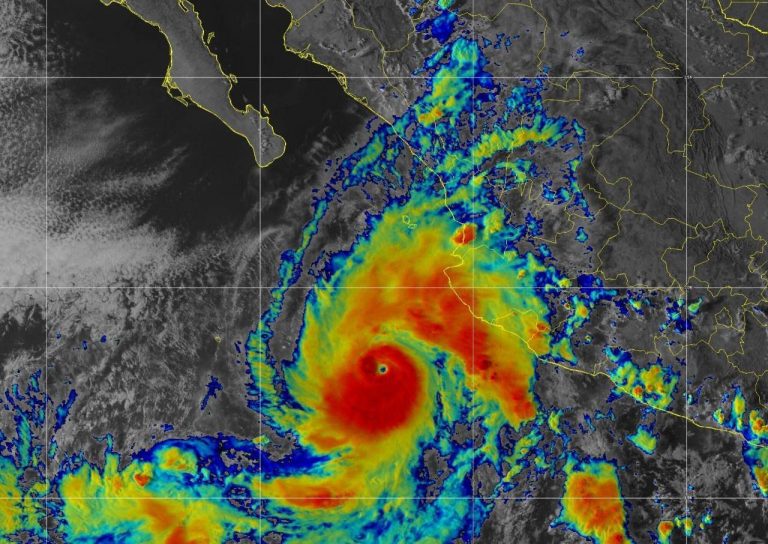 Se intensifica huracán Orlene a categoría 2