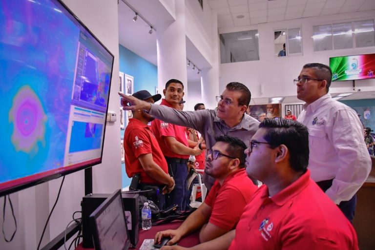 Se alista Mazatlán para efectos de huracán