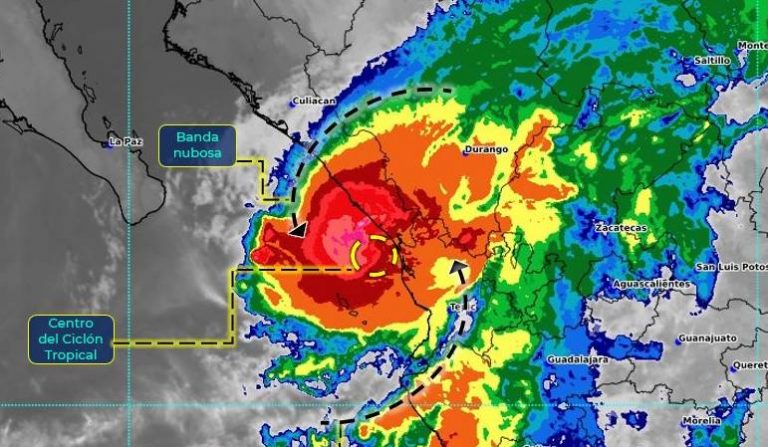 Huracán en la línea costera de Sinaloa y Nayarit
