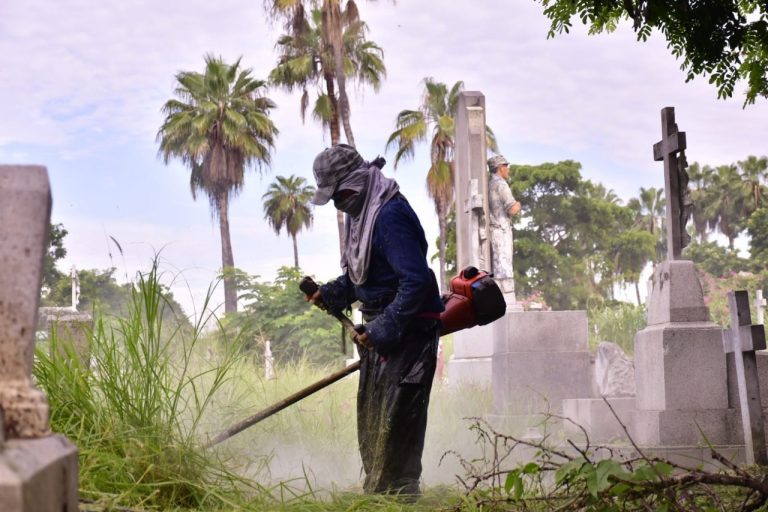Declara Mazatlán casi listos panteones el 1 y 2 de noviembre