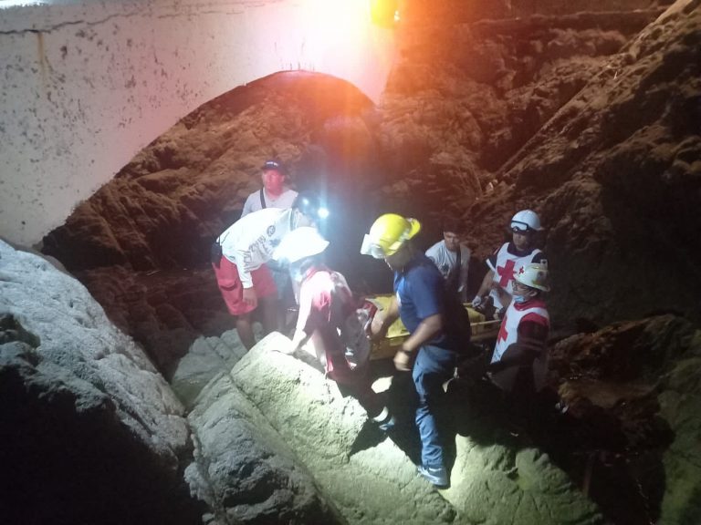 Cae 3 metros a zona rocosa en El Clavadista