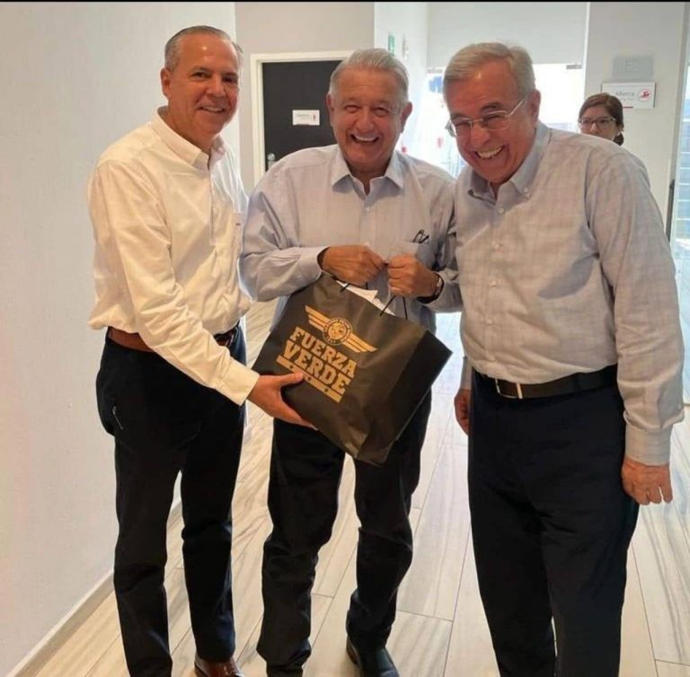 Se lleva AMLO kit Cañero de Los Mochis