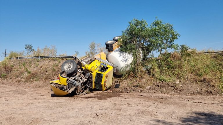 Herido conductor de camión al volcar en El Diez