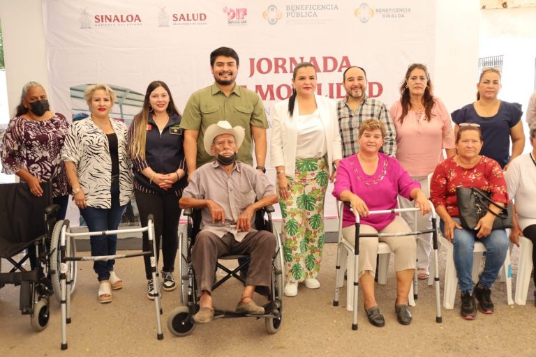 Entrega el DIF Navolato sillas de ruedas y andaderas