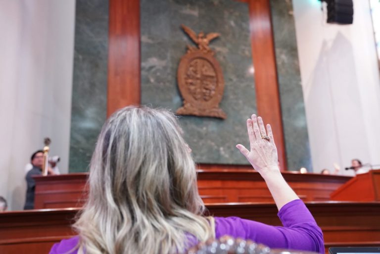 Prometen castigar a padres que nieguen a hijos convivir con abuelos