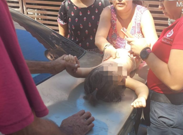 Salva policía a menor con práctica de RCP