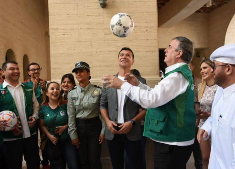 ‘Pórtense bien’: Ebrard con llamado a la afición mexicana