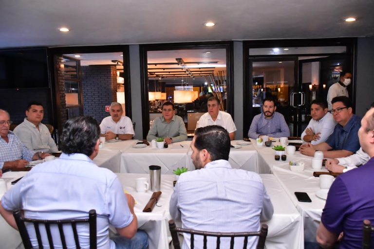 Plantea alcalde a IP más estacionamientos, cruces, topes y carril preferencial