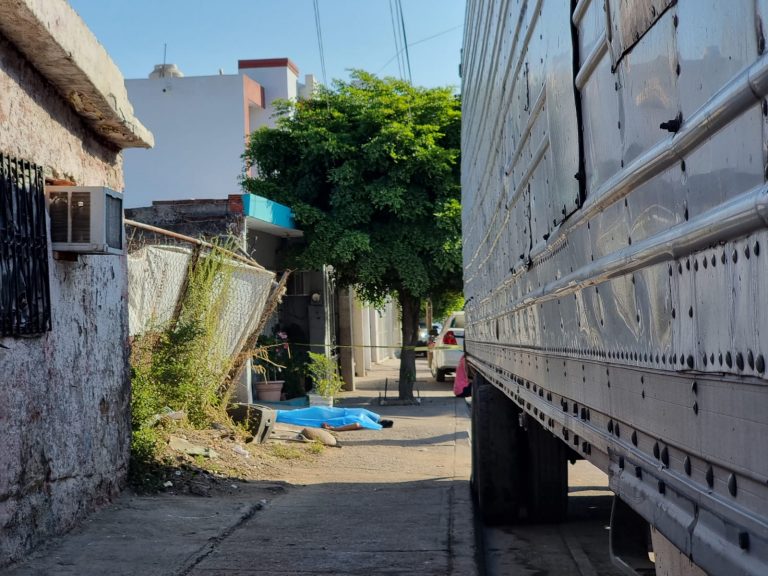 Le disparan a corta distancia cerca del tianguis Los Huizaches
