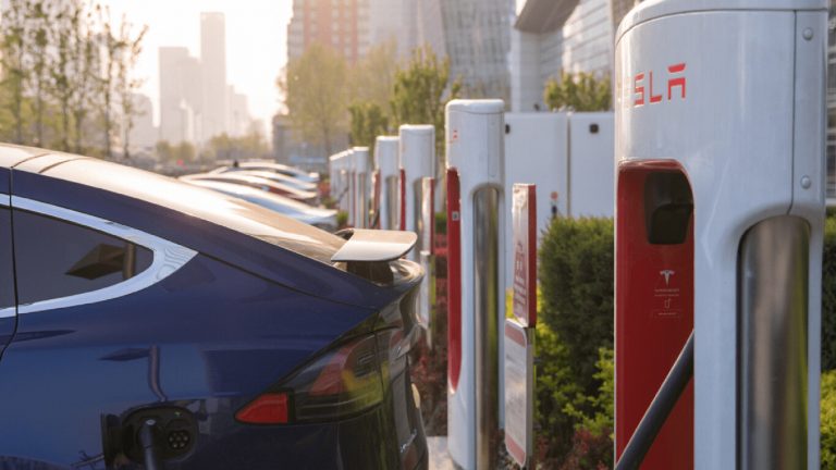 El 14 de noviembre comenzarán a cobrarse recargas Tesla