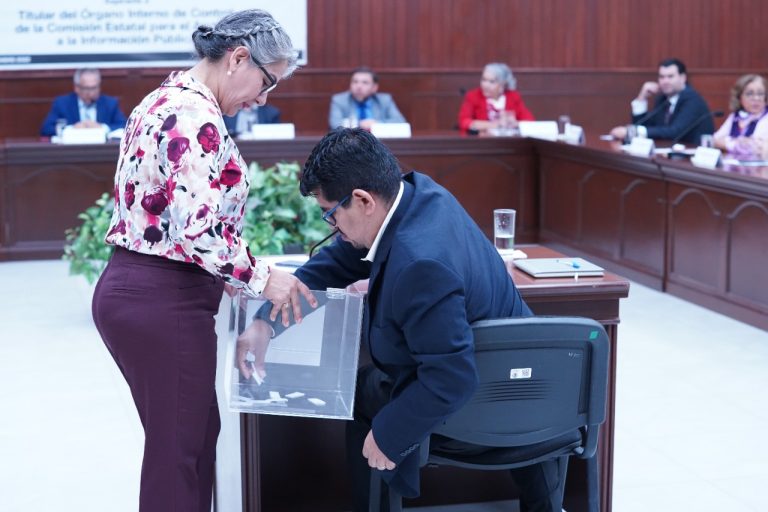 Comparece aspirante único del órgano de control del CEAIP