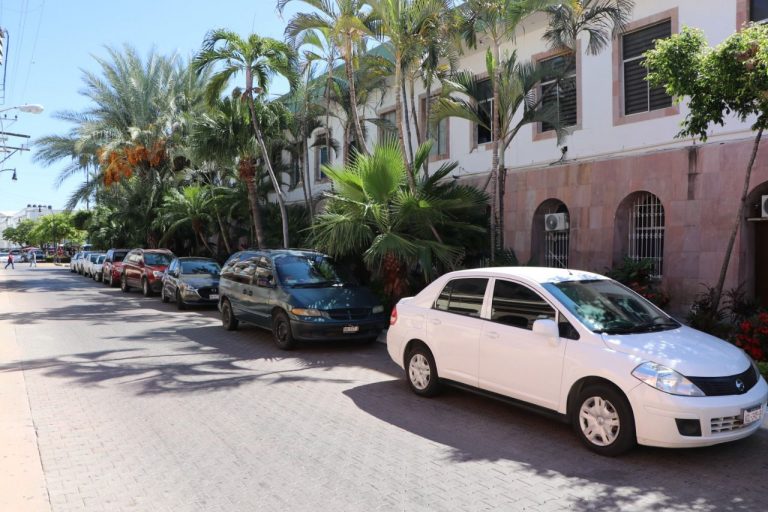Abren más espacios para autos en Centro de Mazatlán