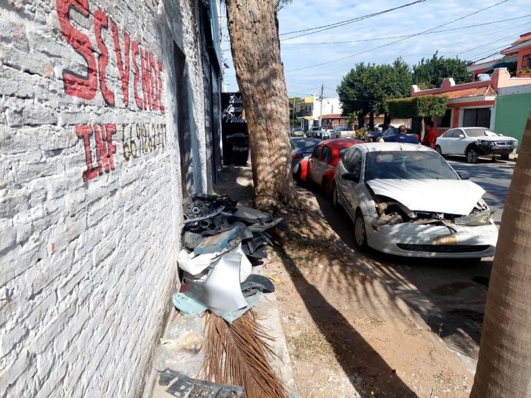 Se llevaron todo; banquetas libres de ‘autos chatarra’