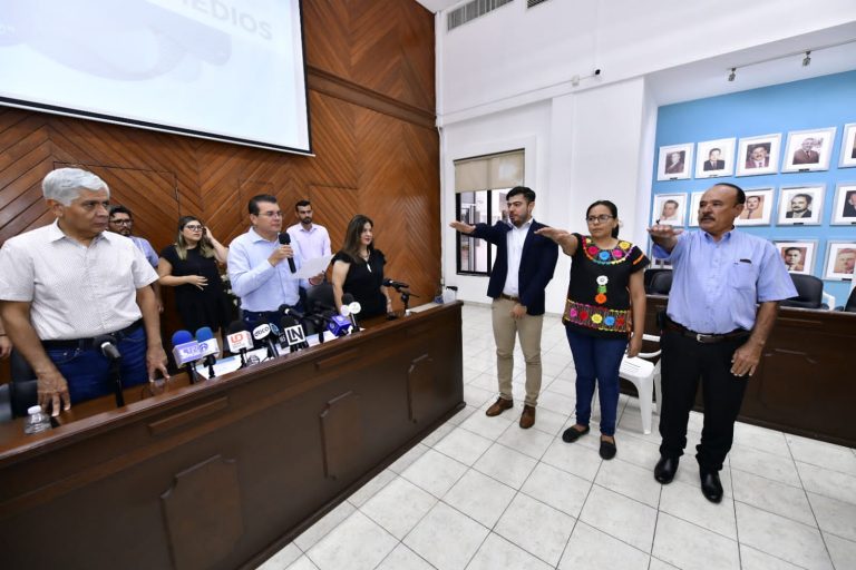 ‘Hacen limpia’ y llegan nuevos funcionarios a Mazatlán