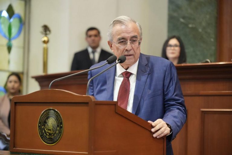 Pedirá Rocha a diputados 500 nuevas plazas en Salud