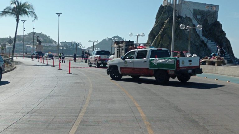Cierre parcial por socavón frente a la Cueva del Diablo