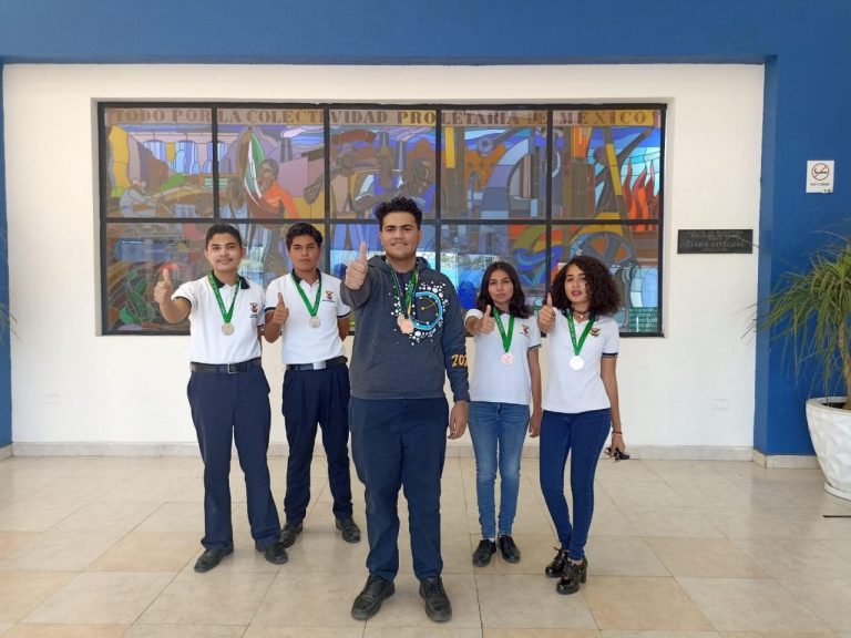 Jóvenes de la UAS dan muestra de excelencia académica en prepa