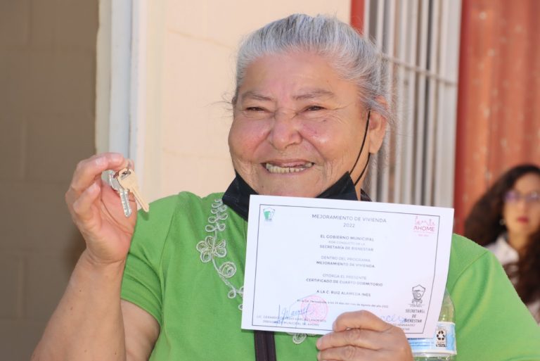 Entregan mejoras a 50 nuevas viviendas en Ahome