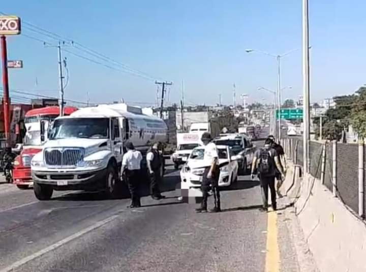 Intentaba cruzar la México 15, muere atropellado