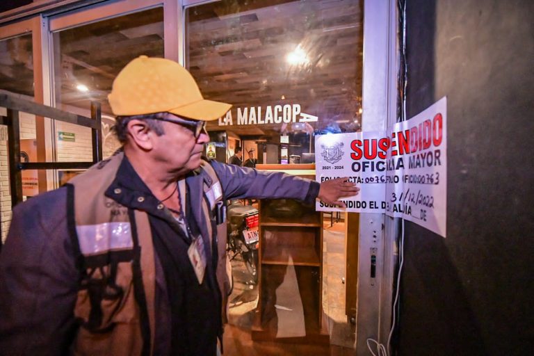 Revisan bares y suspenden uno por presencia de menores