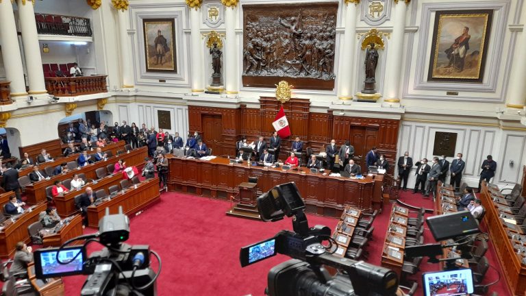 Golpe de estado en Perú; Castillo disolvió el Congreso