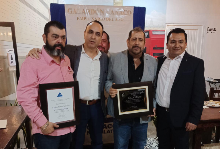 Otorga Canaco Navolato Galardón a Juan de Dios Terrones