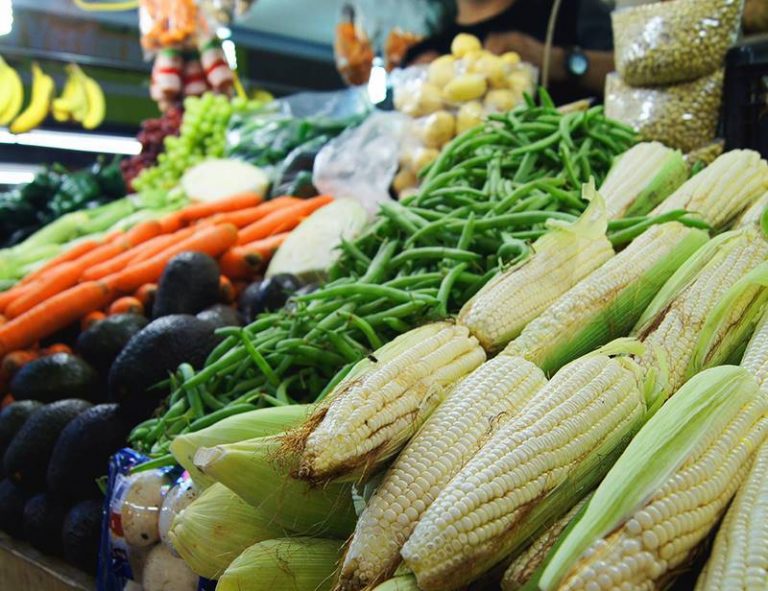 Acelera inflación anual a 3.93% en abril