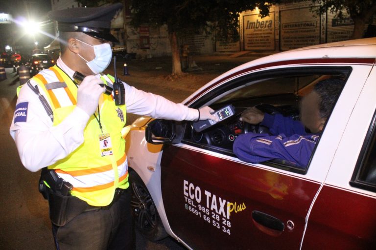 Equipan a policías para operativo alcoholímetro