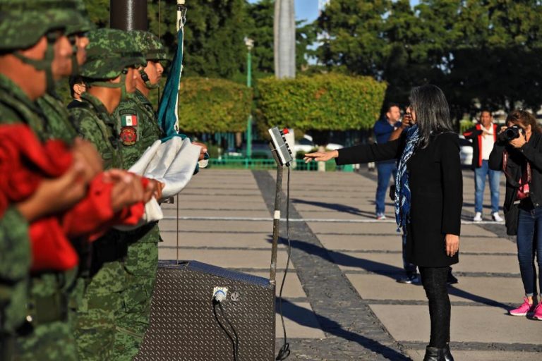 Eleva Estado bandera por Batalla de San Pedro
