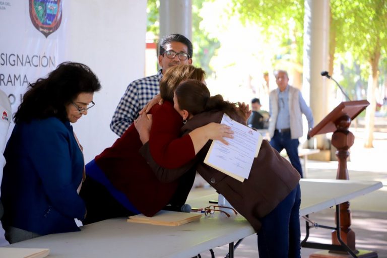 Huyeron de sus casas por violencia, hoy les dan terreno