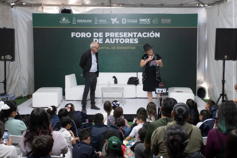 Francisco Hinojosa se lleva los aplausos en la FIL de Culiacán 2022