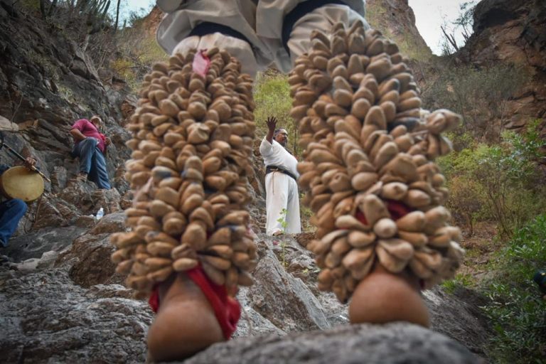 Purifican sus almas en la ruta del Cañón del Diablo