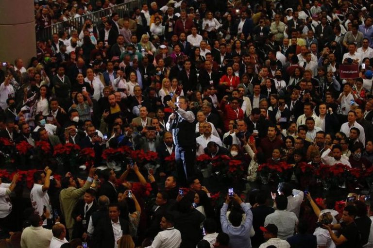 Ganaremos la encuesta, a quien sea: Ebrard