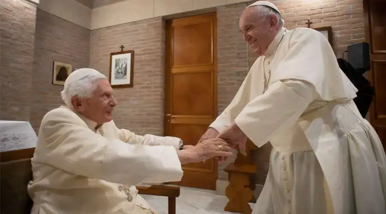 Salud de Benedicto XVI ha empeorado en las últimas horas
