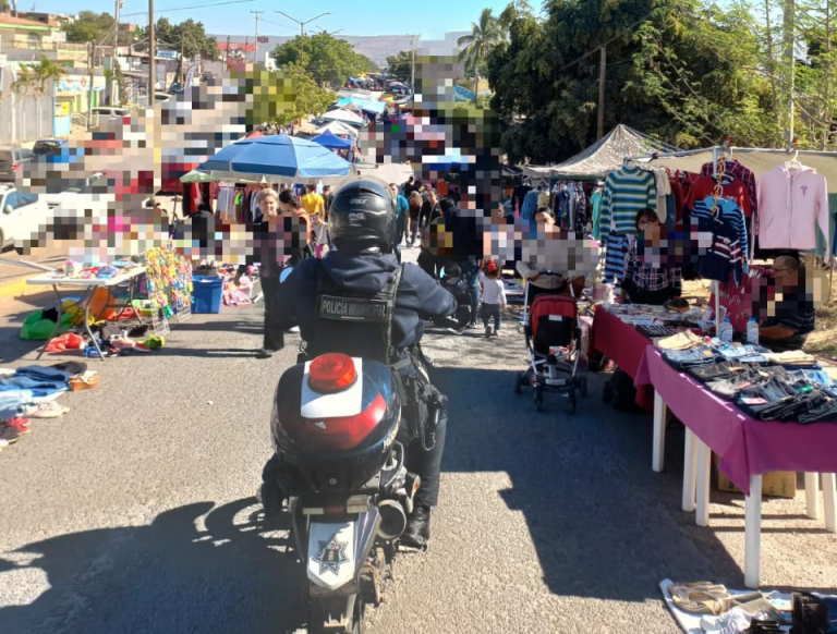 Tianguis, alternativa de consumo a bajo costo para esta Navidad