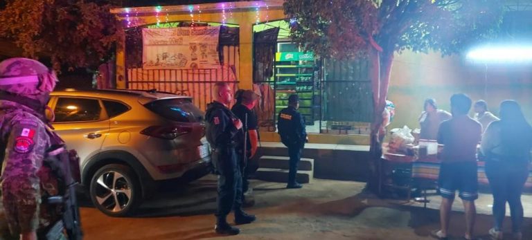 Decomisan con apoyo militar 11 kgs de cohetes a tienditas