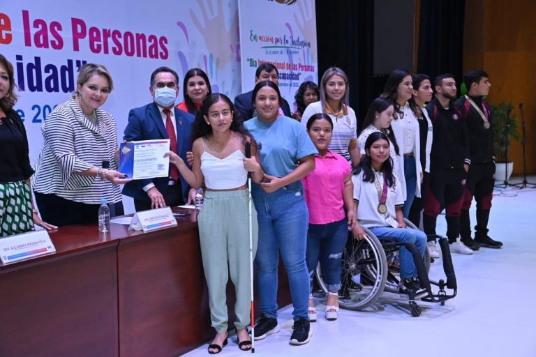 UAS reconoce el esfuerzo de sus estudiantes con discapacidad