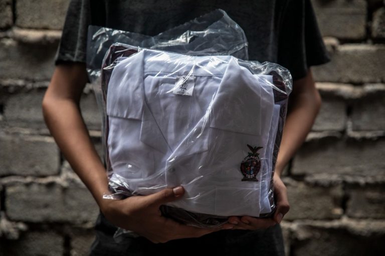 Desprecian 15% de beneficiarios uniformes y útiles escolares