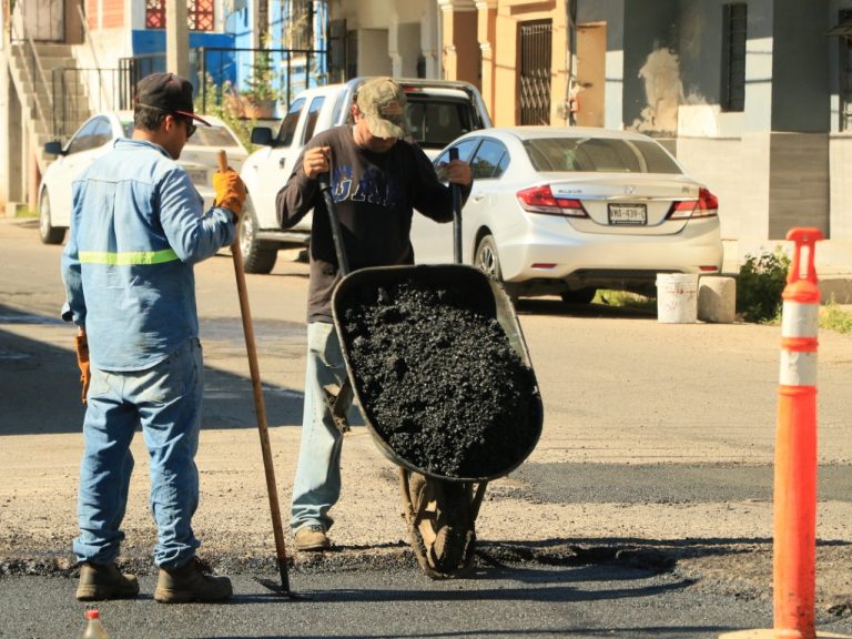 Presume Mazatlán 10 mil metros cúbicos de baches reparados