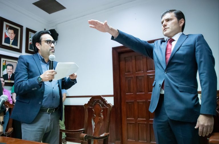 Destituye Culiacán a secretario del Ayuntamiento